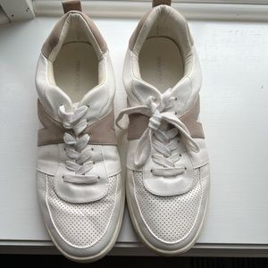 Woman’s size 9 tennis sneaker